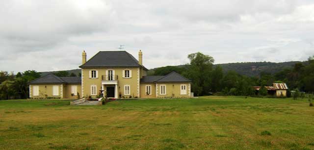 4061-HouseInCountry-c-071026-945a