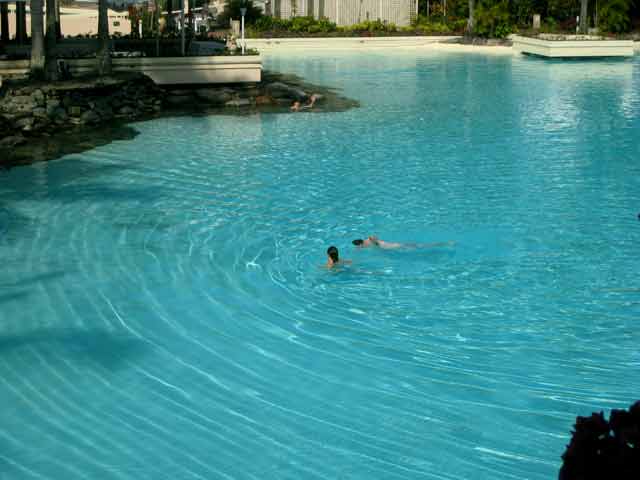 4444-SwimmersInLagoon-071028-335p
