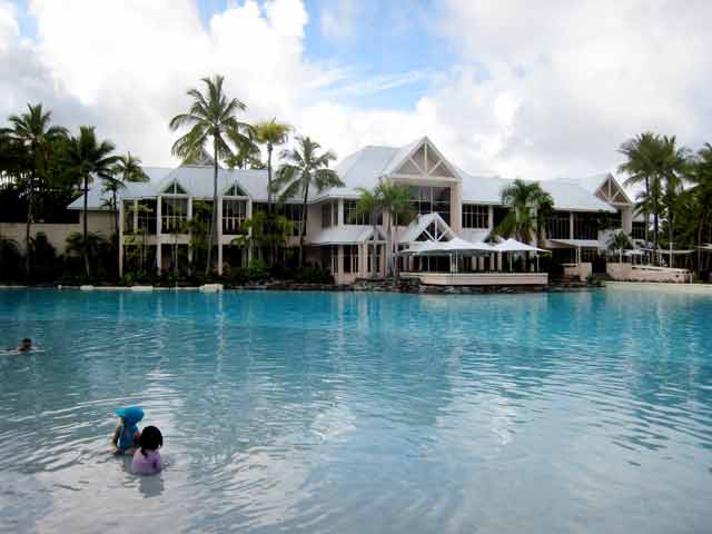 4448-ChildrenInPool-071028-430p