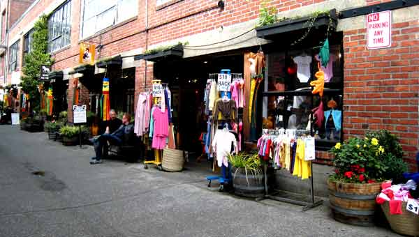 1019-BusinessAlley-070922-407p